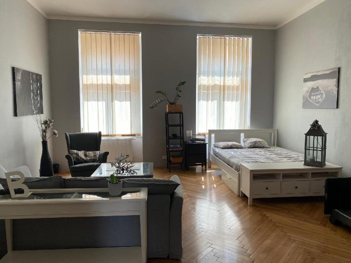 Apartments Cafe No.22 Prague Ngoại thất bức ảnh